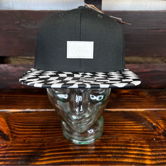 Vans Other - NWT Vans Duelo II Flat Brim Snapback Hat - Black/White